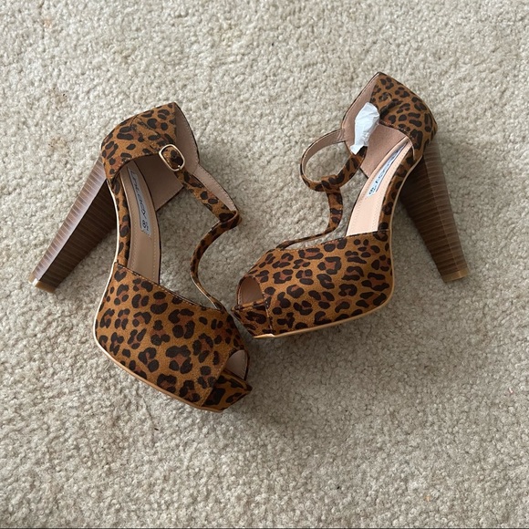 Unilady Shoes - Leopard T-Strap Platform Heels NWOT